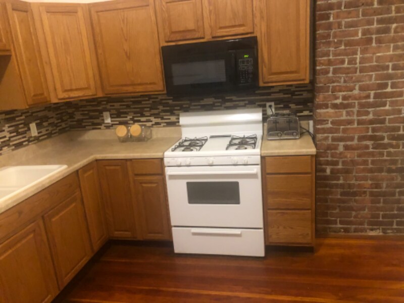 Building Photo - 35 River St