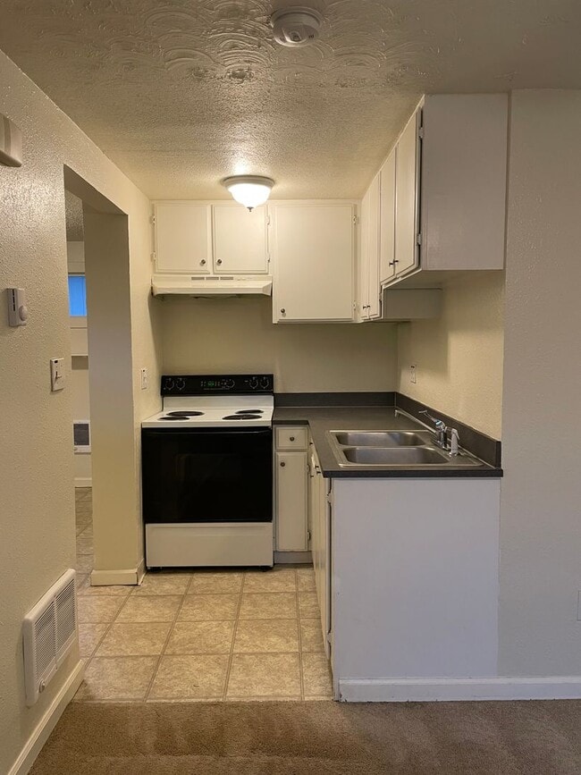 Building Photo - 1600 SE 168th Ave