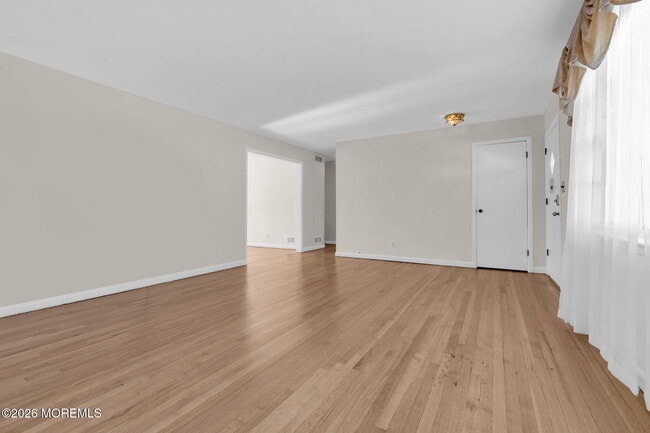 Building Photo - 7 Klein St