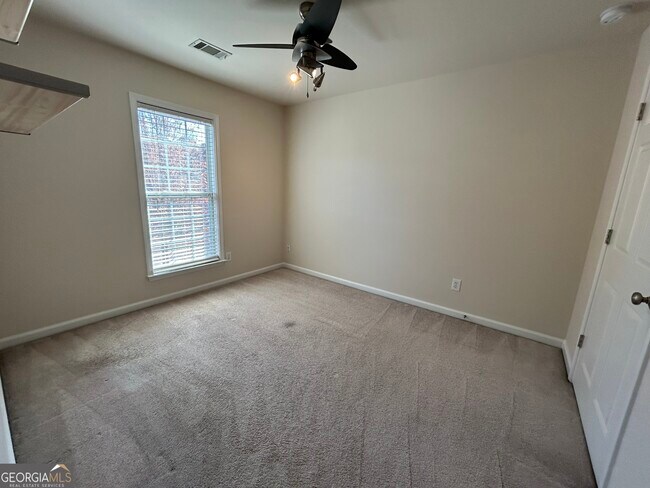 Building Photo - 706 Oracle Dr NE