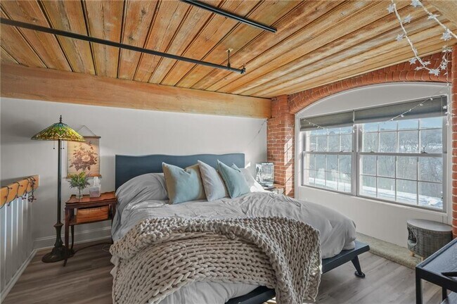 Building Photo - 1 Tupperware Dr