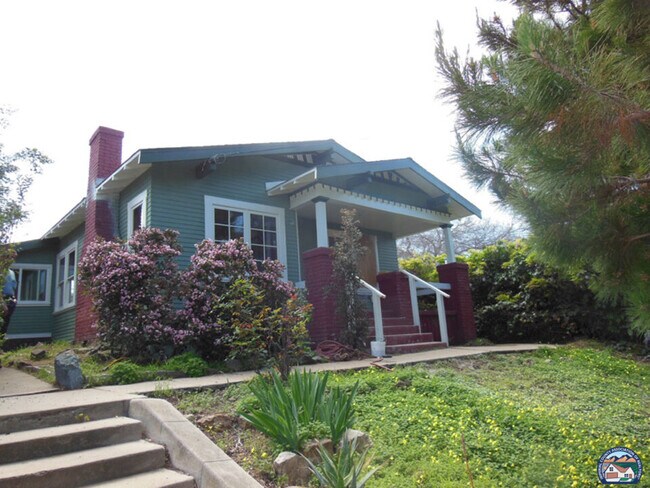 Primary Photo - 1075 Hayes Ave