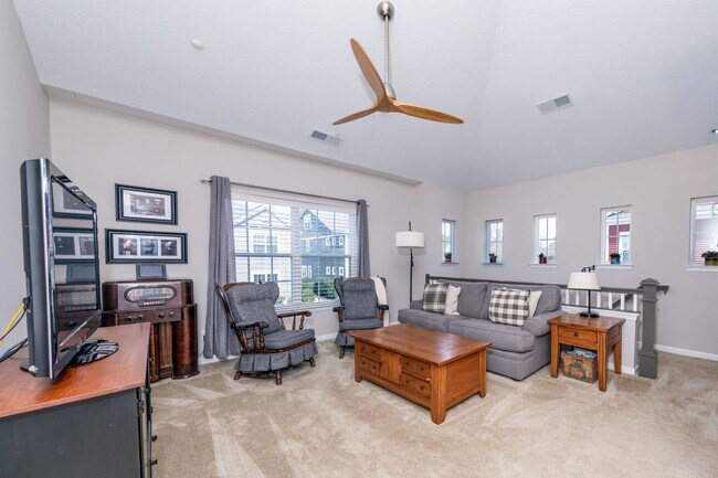 Building Photo - 2 bedroom condo close to W&M