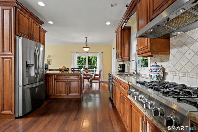 Building Photo - 56 Barholm Ave