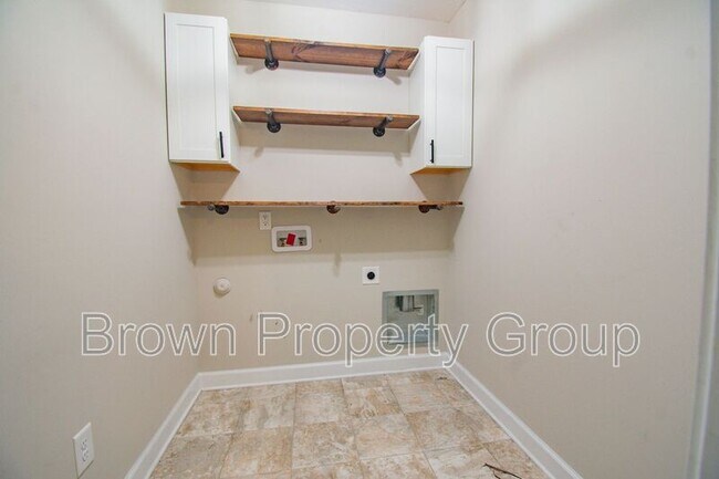 Building Photo - 2220 Oldenburg Ln