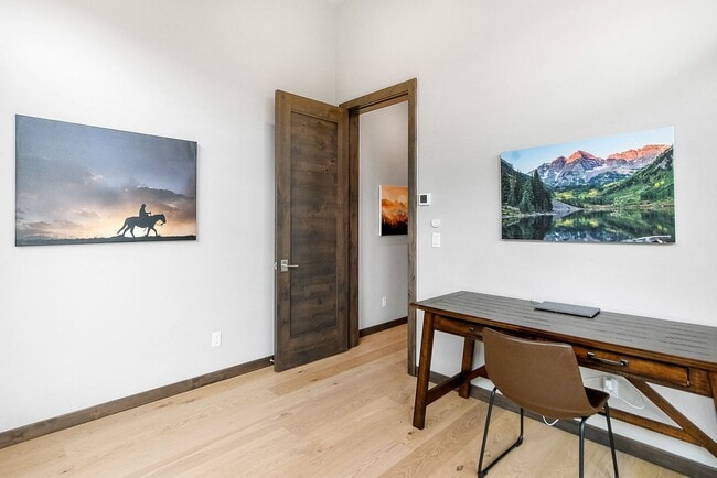 Building Photo - Luxury ski season rental is an entertainer...