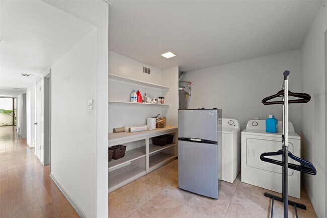 Building Photo - 1201 Autrey St