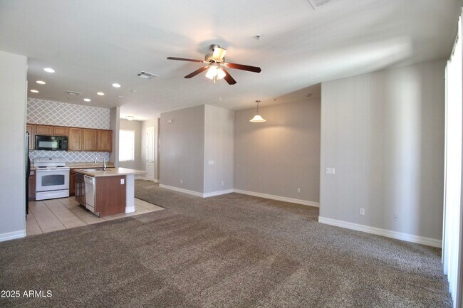 Building Photo - 1456 E 9th St