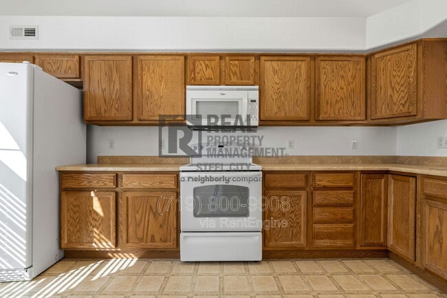 Building Photo - 842 Edna Way