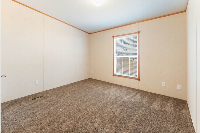 Building Photo - 202 Wild Flower Dr