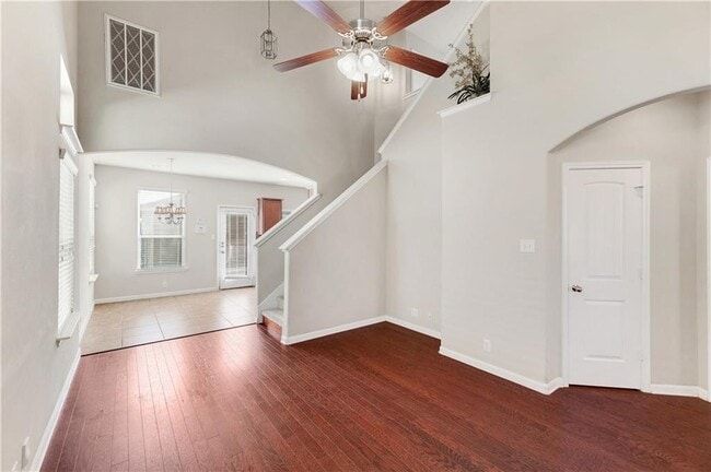 Building Photo - 930 Alamo Plaza Dr