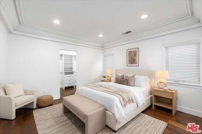 Building Photo - 645 N Sierra Bonita Ave