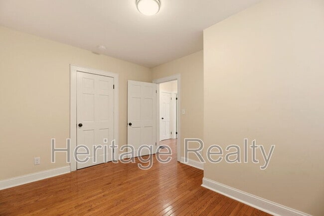 Building Photo - 3820 Sutherland Ave