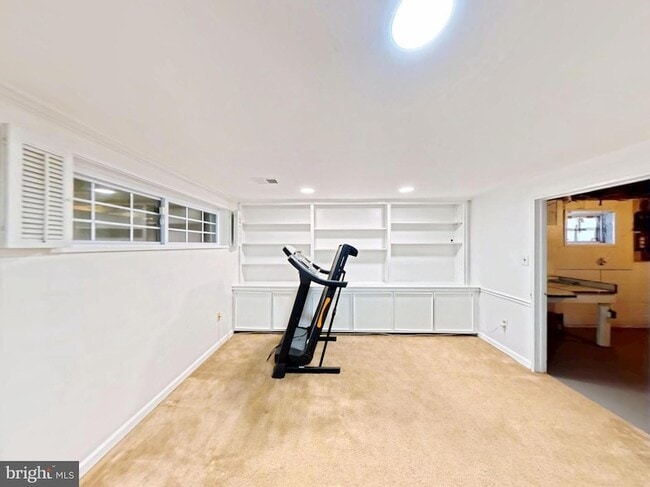 Building Photo - 1012 Loxford Terrace