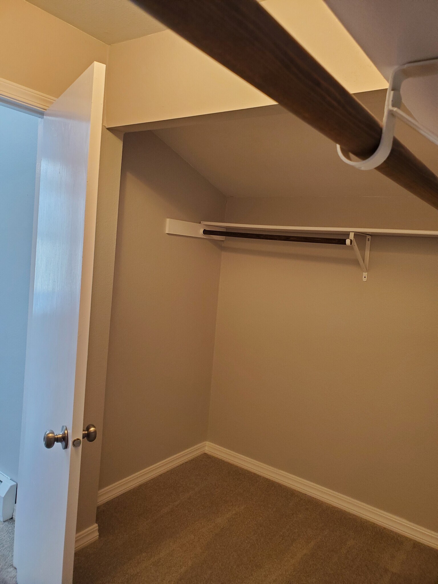 Building Photo - 625 E 22nd Ave