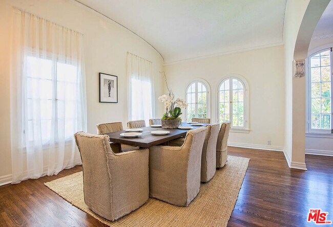 Building Photo - 239 S Orange Dr