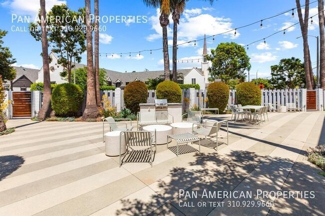 Building Photo - 5136 E Livingston Dr