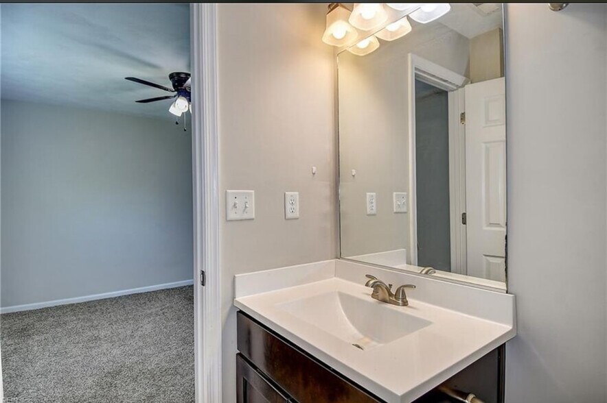 Building Photo - 1106 Eaglewood Dr