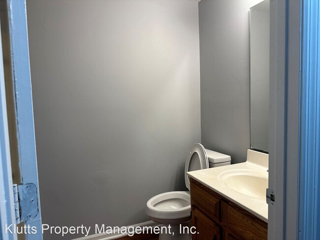 Building Photo - 3 br, 2 bath House - 1630 Arlyn Circle Unit J