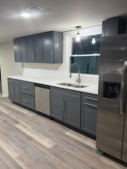 Building Photo - 6580 Fairway Dr W