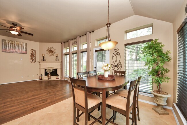 Building Photo - 4614 S Creekmont Dr