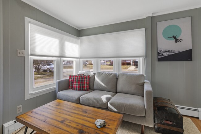 Building Photo - WINTER RENTAL Fully Furnished 2 Bedroom Co...