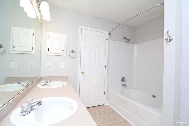Building Photo - 9562 Parker Pl Dr