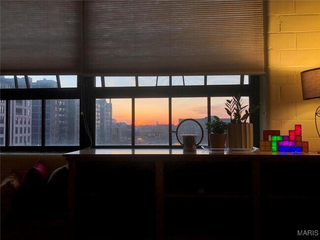 Building Photo - 701 N 15th St