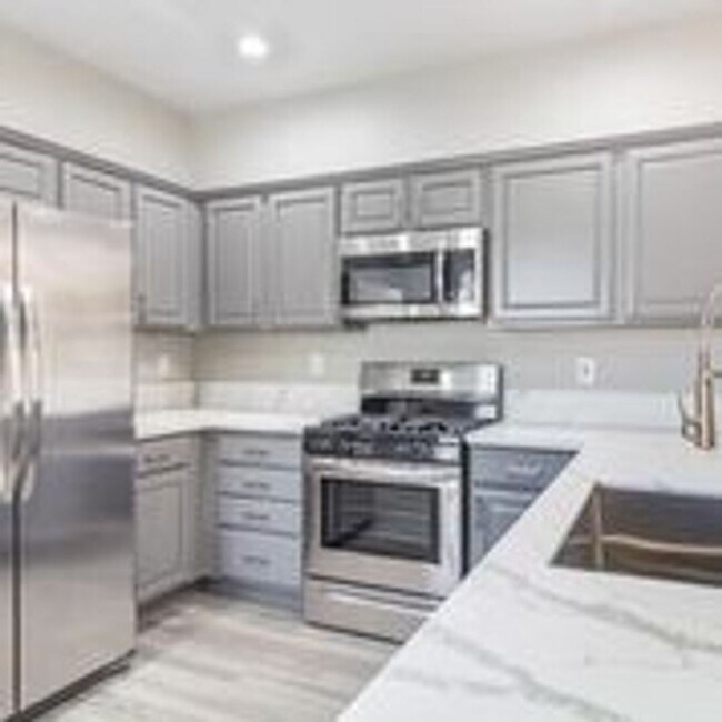 Building Photo - Welcome Home! Beautiful One Story Home in Aliante