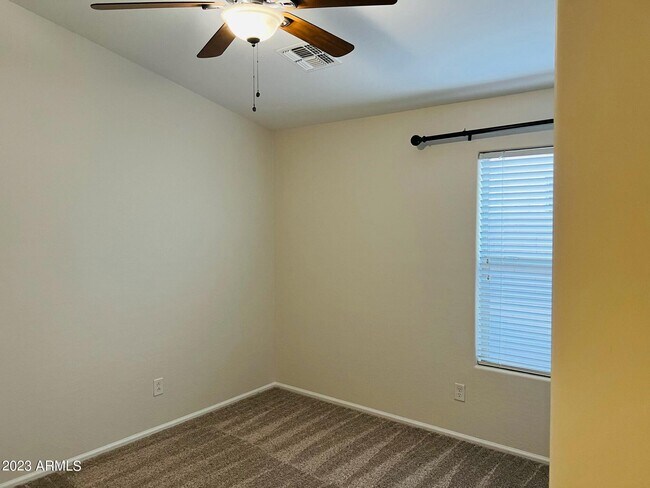 Building Photo - 2823 E Questa Dr