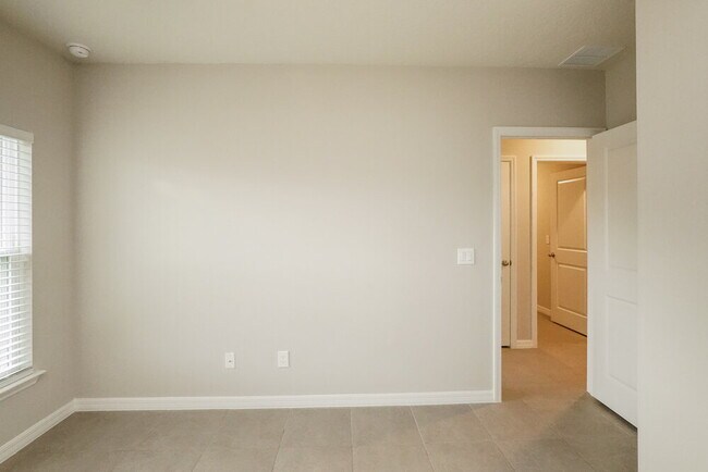 Building Photo - 18 Peterlee Ct