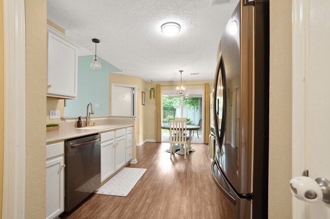 Building Photo - 24826 Broad Pine Dr