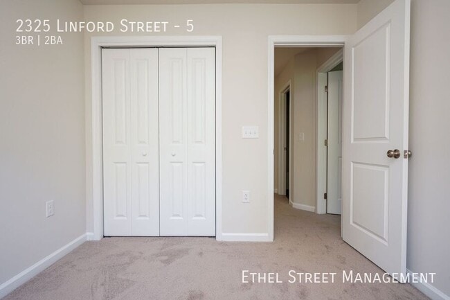 Building Photo - 2325 Linford St