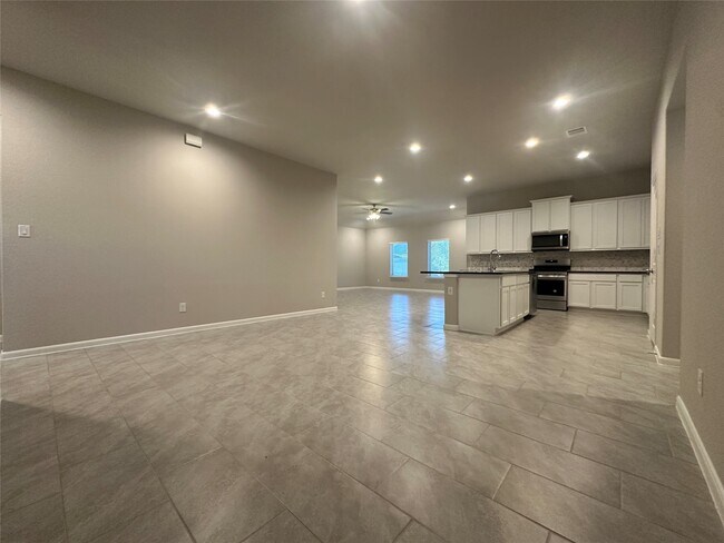 Building Photo - 6329 Clearwater Dr