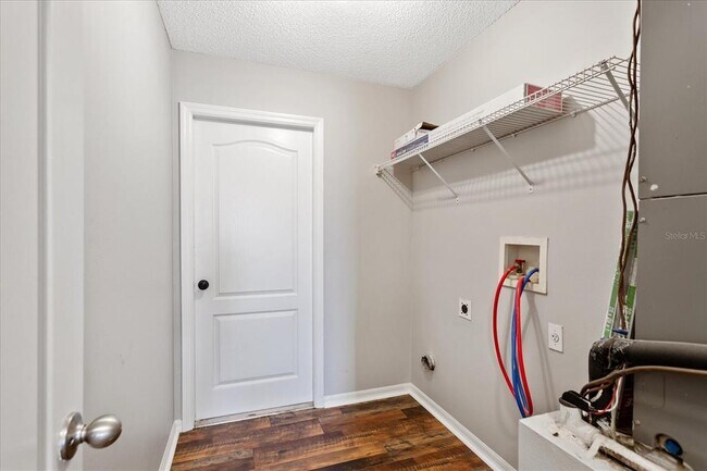 Building Photo - 11640 Pineloch Loop