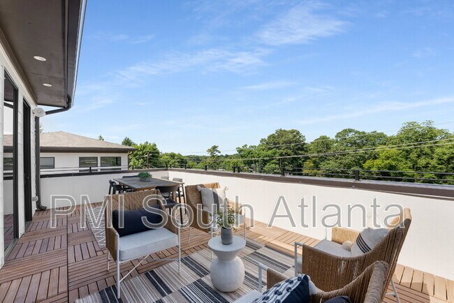 Building Photo - 194 E Lake Terrace SE