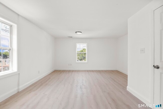 Building Photo - 64 Soundview Ave