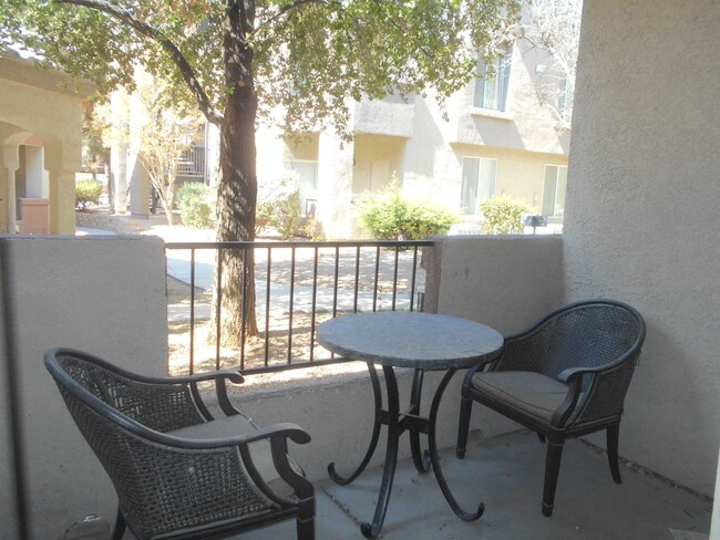 Building Photo - First Floor Fully Furnished 2 Bedroom Condo!