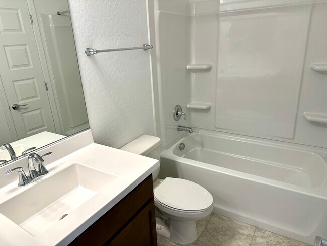 Building Photo - Fantastic 10 month new Taylor Morrison hom...