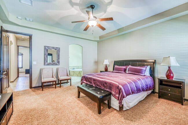Building Photo - Westside area for Short Term Rental (Compl...