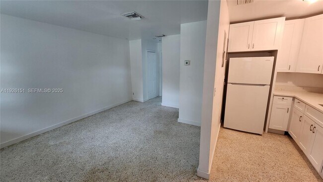 Building Photo - 4555 SW 32nd Ave