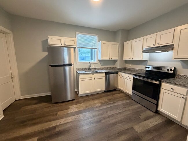 Building Photo - Hidden Gem on a Quiet No-Outlet Street – Move-In Ready 3BR with Garage & Deck Near I-75