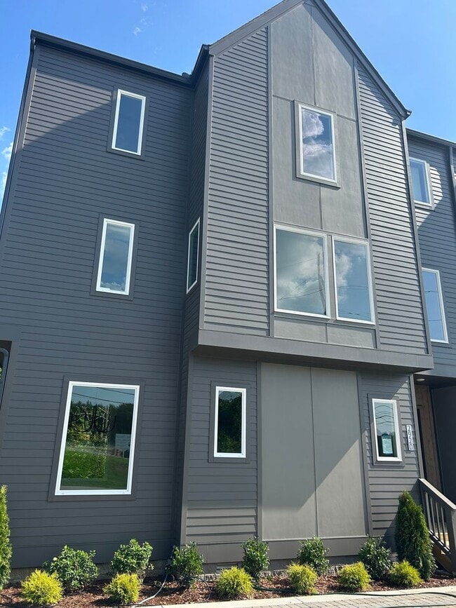 Building Photo - Amazing New Construction in North Nashville!