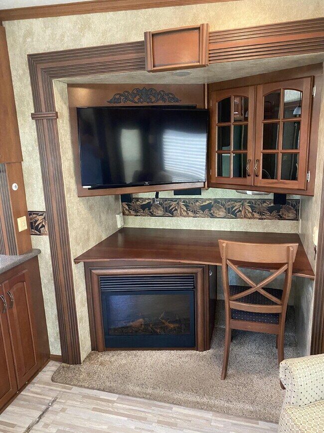 Building Photo - Cozy Retreat in St. Cloud: Your Next Serene Getaway Awaits!