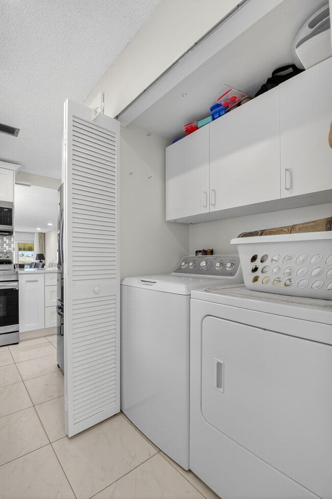 Building Photo - 13769 Date Palm Ct