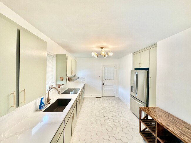 Building Photo - 441 Jackson St