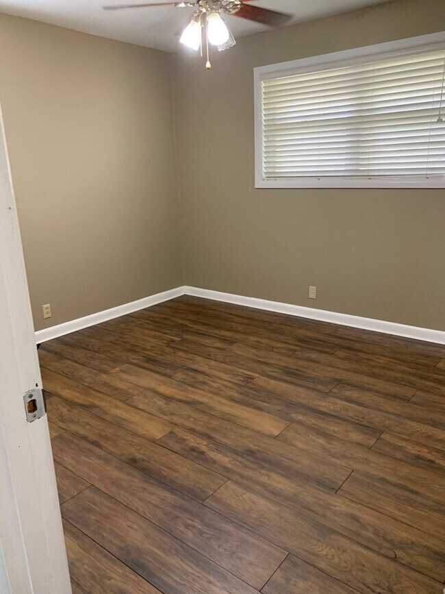 Building Photo - 2bedroom/1bath all brick home - No HUD