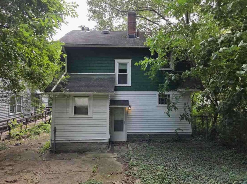 Building Photo - 1148 La Croix Ave