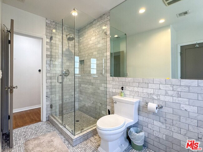 Building Photo - 345 Westbourne Dr