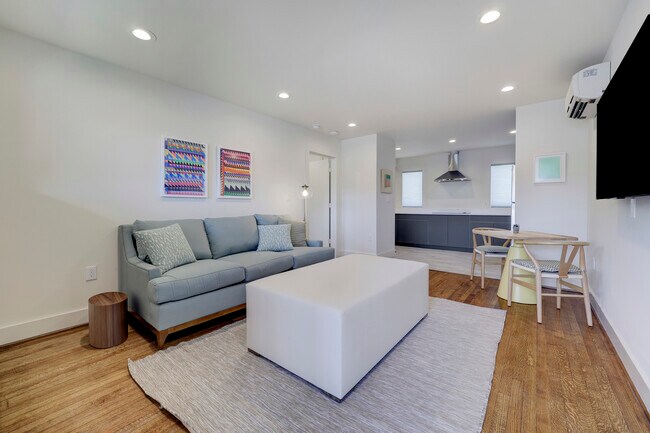 Similar Unit - 5310 Greenbriar Dr